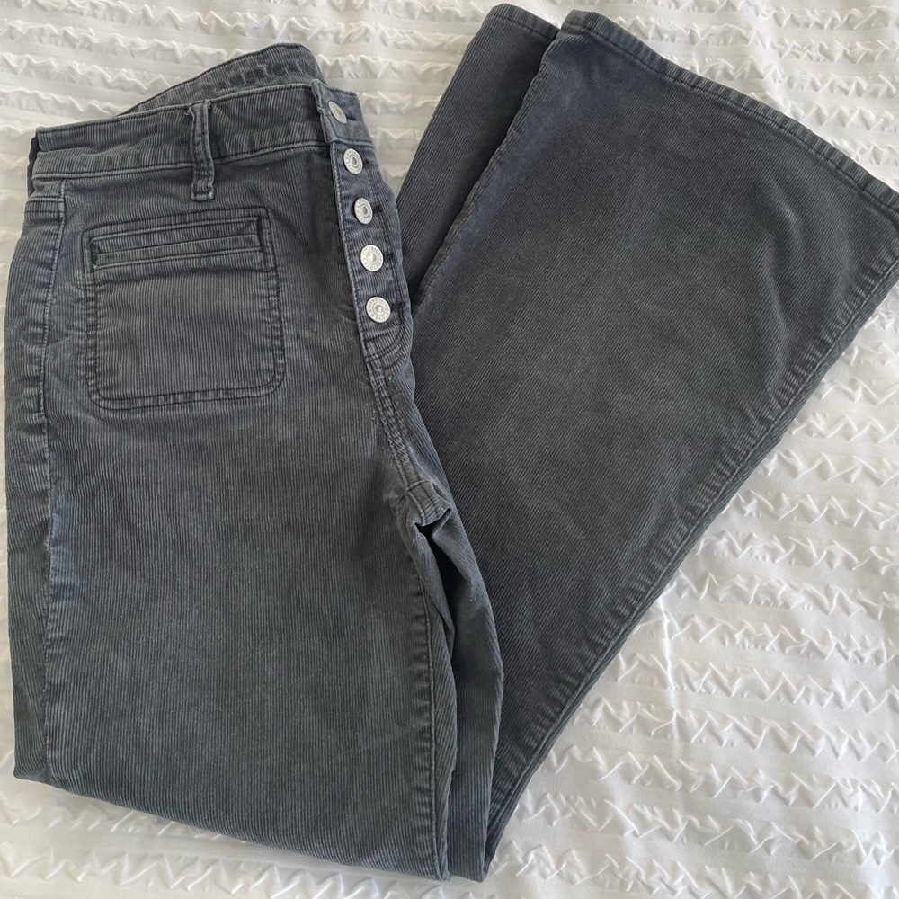 Women's American Eagle Super Hi-rise Flare black jeans size 6 short